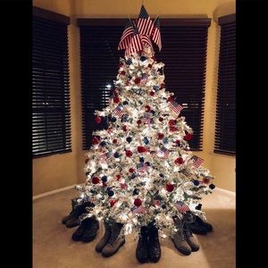 MERRY CHRISTMAS🎄HAPPY NEW YEAR🎉POSHMARK FAMILY❤️